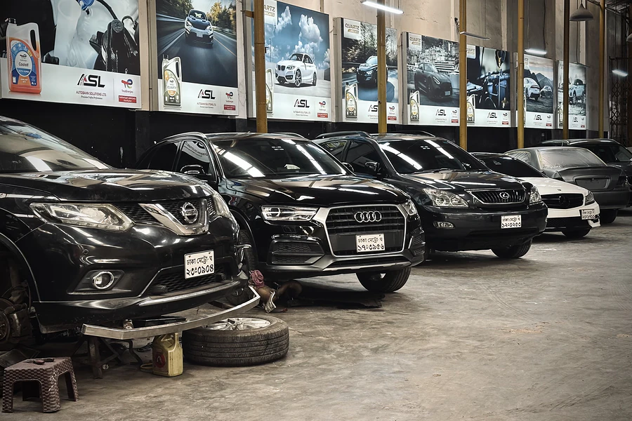 Nissan, Audi and Lexus SUVs lined up for servicing inside the Autobahn Solutions workshop